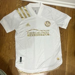 Like new - Atlanta United FC jersey - Adidas - Mens M - white and gold kit